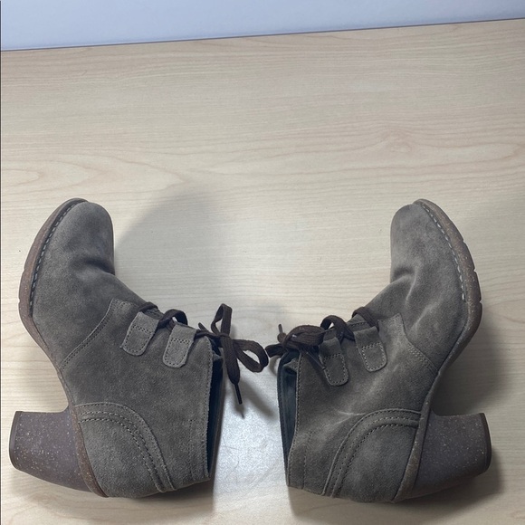 Clarks Dark Taupe Suede Lace Up Ankle Boots with 2.5” Heel - Picture 6 of 9